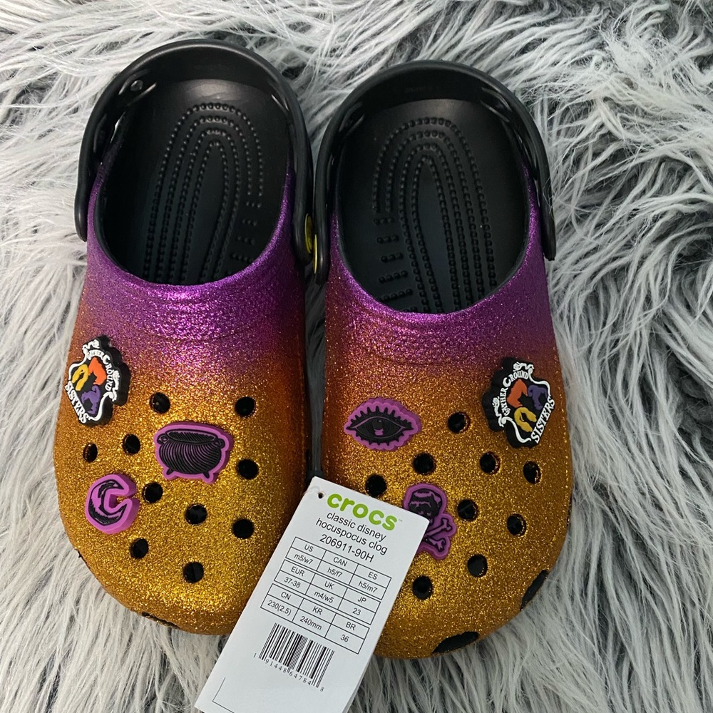 Hocus Pocus limited Edition CROCS Men’s 5/Women 7